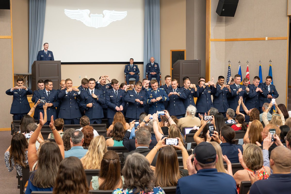 Check out the newest generation of the world’s greatest 
 U.S. Air Force pilots... Class 24-09's hard work has really paid off!

Read more about the graduation ceremony here > laughlin.af.mil/.../graduating…