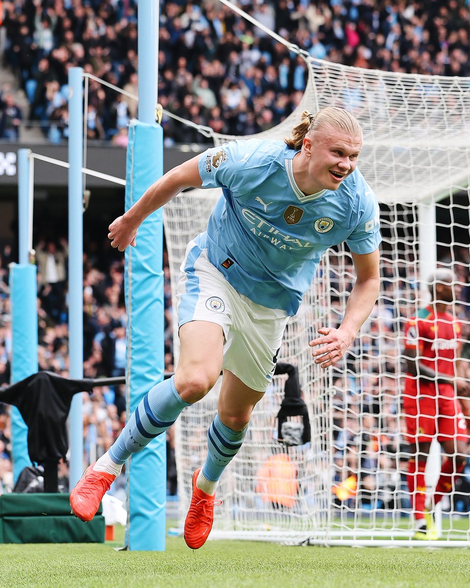 Gameweek 36 - transferred out by 55,492 managers 😬 DGW37 - transferred in by 421,976 managers and counting 😱 Will you be reinstating, captaining, or even triple-captaining @ManCity's Erling Haaland ahead of the penultimate Gameweek?