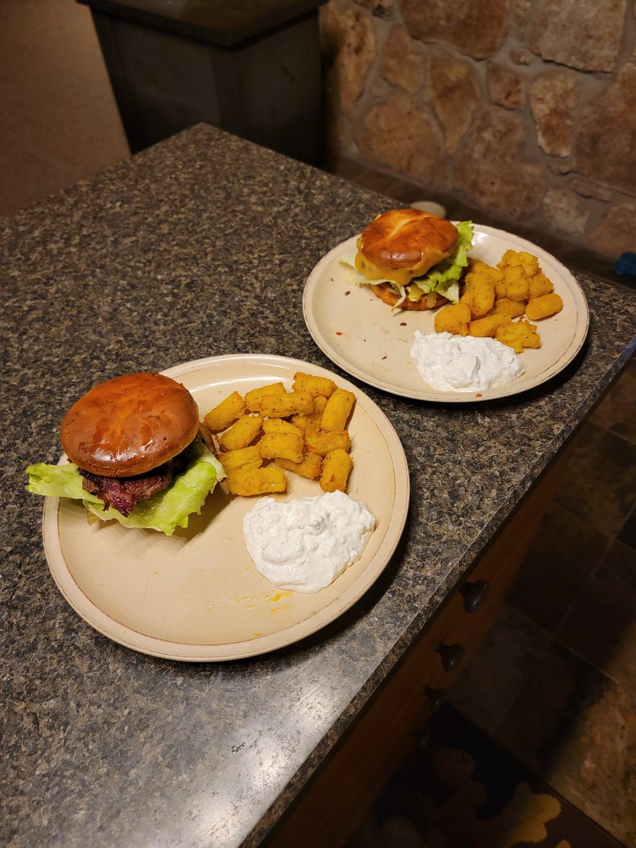 Last night's homemade organic cheeseburgers and air fried tots.
Zero preservatives. Healthy fats.