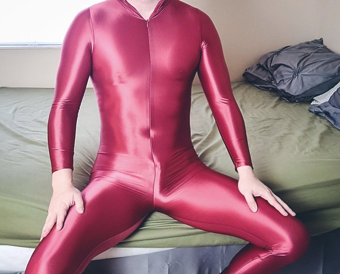 I get horny as soon as I put on one of my shiny catsuits. https://t.co/veDmdfJzsw<a href="/tag/lycra"class="tags"><span>#lycra</span></a>