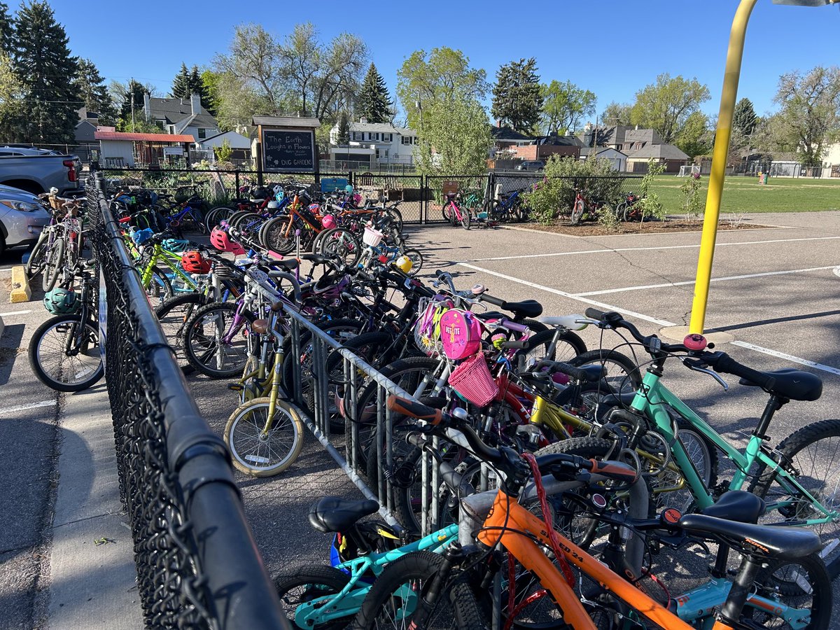 Scenes from today’s Walk & Roll to School Day. Empty car drop-off lane and FULL bike racks. Sounds of music, laughter and birdsong. Mini #bikebus meetups from around the neighborhood. EVERY day could be like this! ⁦@walkrollschool⁩