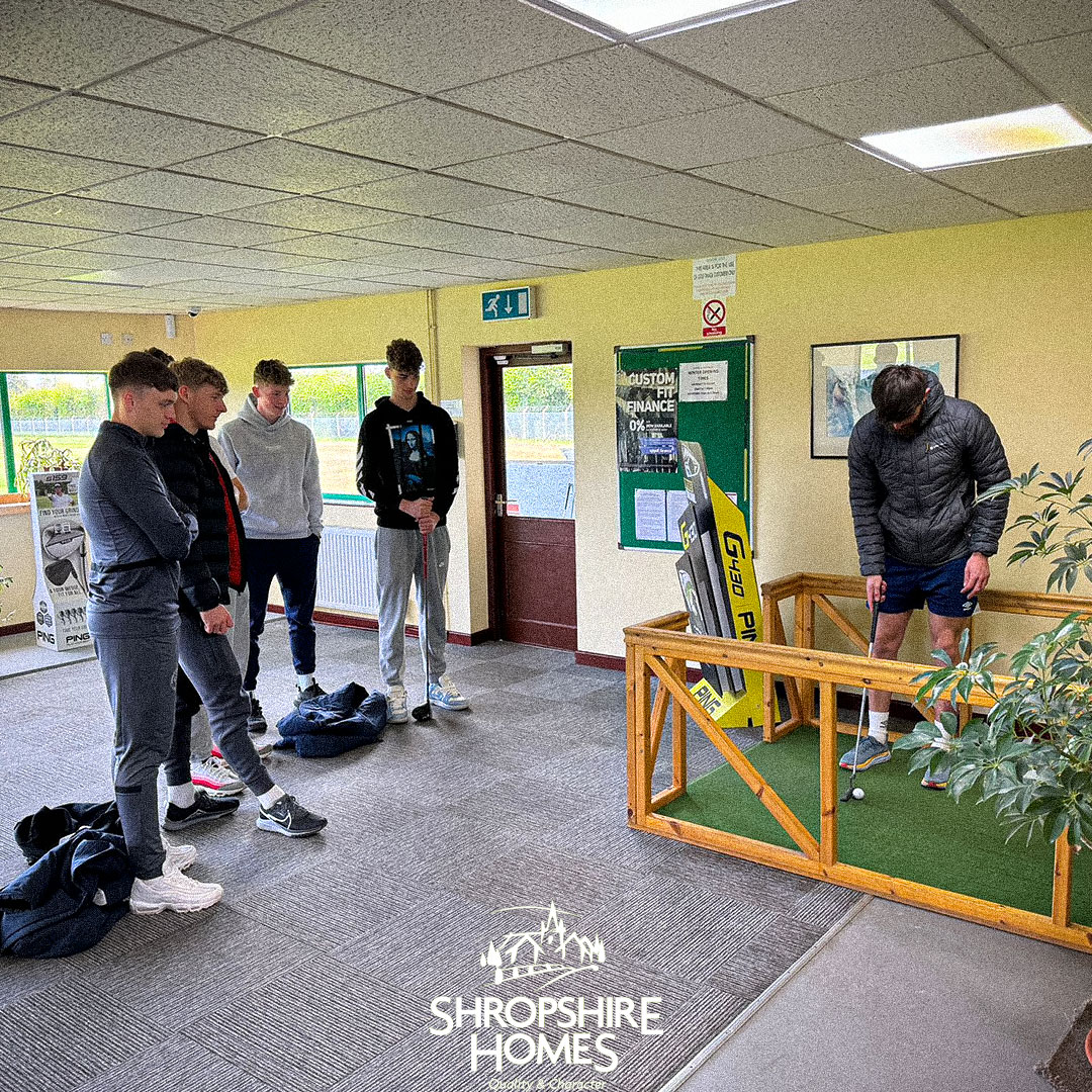 🤝 | We hosted a player care peer visit today with Wolves and Walsall. It was great to share ideas and network with other local clubs. We also carried out a team bonding session last week with the scholars at the driving range! ⛳️ 🔷🔶#Salop