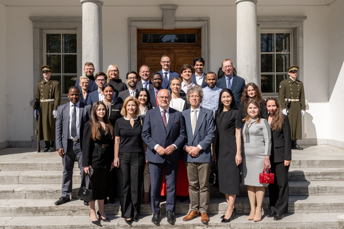 #Diplomacy is an art that is needed in many areas of life. Traditional visit of the Diplomat School to Kadriorg & the conversation confirmed that our experience is valued & we have like-minded people from all over the world with whom we can find solutions to today's challenges.
