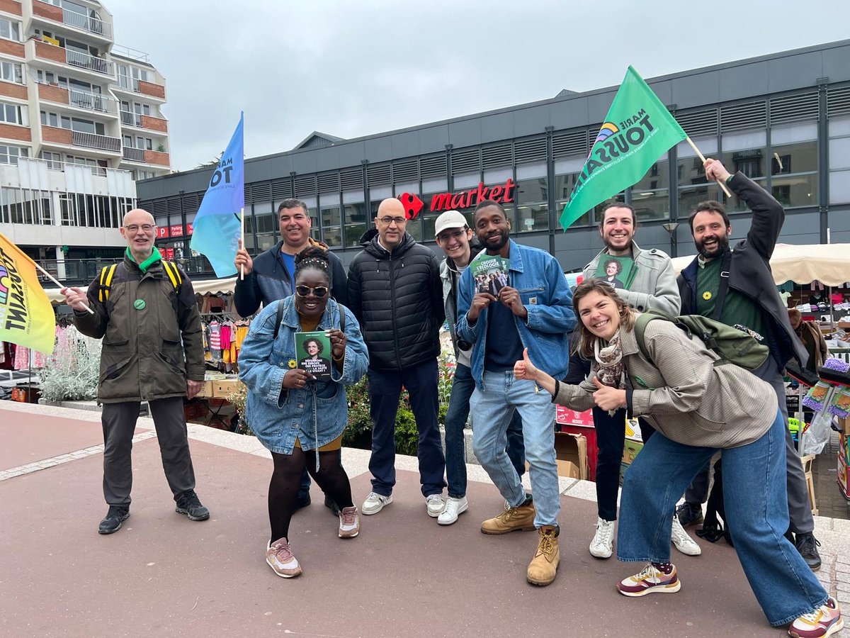 Journée du 8 mai - Les écologistes sur le marché de #Chatillon avec Abdoulaye Diarra 🌻 #EELV #LesEcologistes 🌳 #Europeennes2024 #MarieToussaint lesecologistes.fr