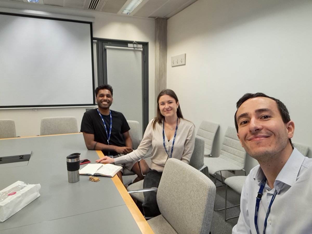 Today we had the first ever Joulia lab meeting with my new lab members Ciara (middle) and Ekhlas (left), new ideas and cool images to discuss ! Thanks @wellcometrust and @ImperialNHLI for making it possible and more to come soon on mast cells, pericytes and lung vasculature🔬👀