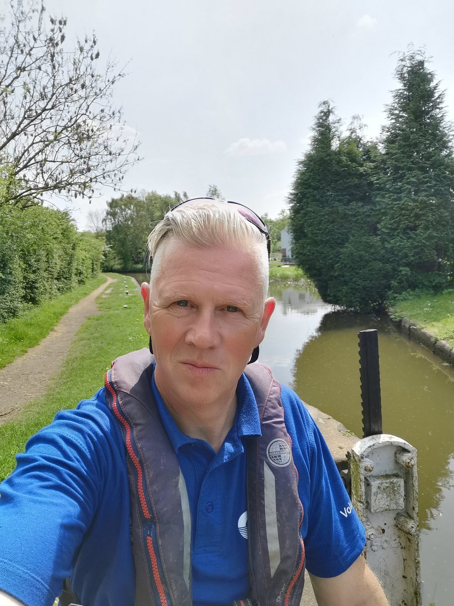 Today's office...... Was hot #volunteerbywater #VLK #Atherstonelocks #CoventryCanal