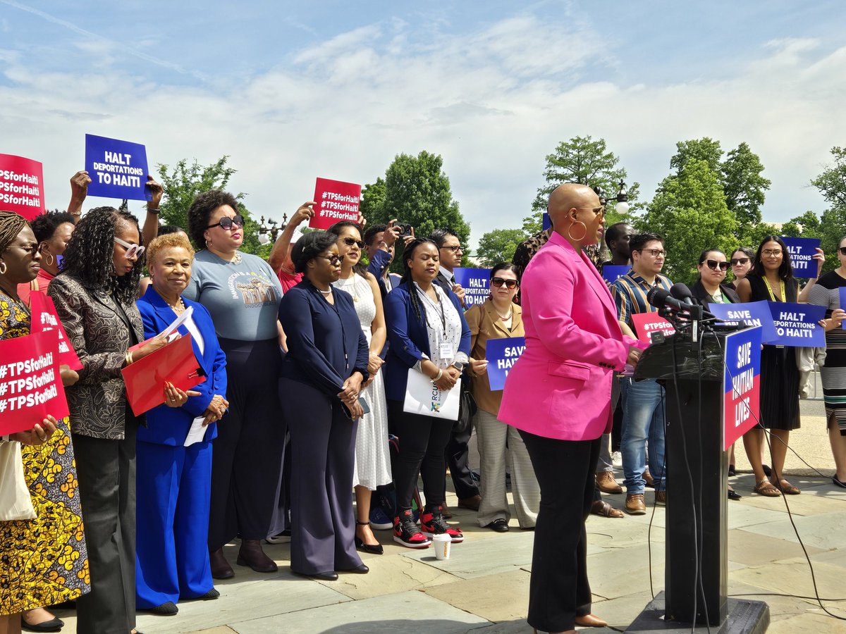 Ayanna @RepPressley kicks off #Haiti press conference by saying to her brothers and sisters in Haiti and the diaspora that we stand with you. Joined by @RepYvetteClarke @RepBarbaraLee and CBC chair @RepHorsford