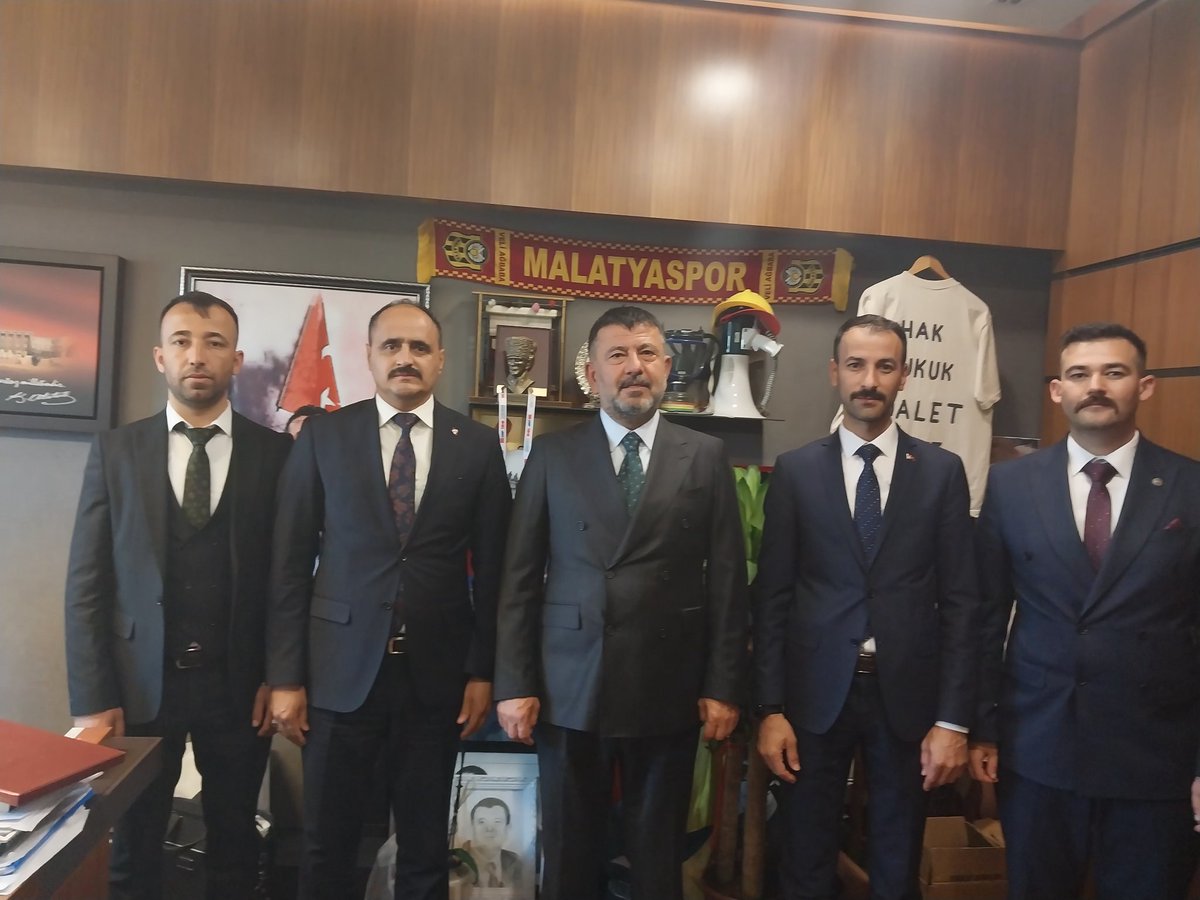 MALATYA MİLLETVEKİLİ 
SAYIN VELİ AĞBABA'YI MAKAMINDA ZİYARET ETTİK. MİSAFİRPERVERLİĞİNDEN DOLAYI SAYIN VEKİLİMİZE TEŞEKKÜR EDERİZ.
<a href="/herkesicinCHP/">CHP 🇹🇷</a>
<a href="/eczozgurozel/">Özgür Özel</a>
<a href="/CHPMuratBakan/">Murat BAKAN</a> 
<a href="/YankiBagcioglu/">Yankı Bağcıoğlu</a>
<a href="/ozgurceylanchp/">Özgür CEYLAN</a>
<a href="/veliagbaba/">Veli Ağbaba</a>
<a href="/ahmetakin/">Ahmet AKIN 🇹🇷</a>