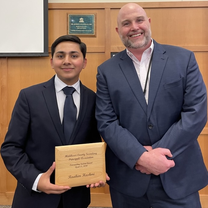 Congratulations to @Piscataway_HS senior Raahim Hashmi, who was honored on 4/25 as the Middlesex County Secondary Principals Association Outstanding Student for the 2023-24 school year for their academic achievement & overall contribution to the school community. #PwayInspires