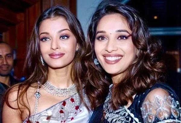 Aishwarya Rai and Madhuri Dixit at SRK and Bhansali's Devdas Premier 🤌✨