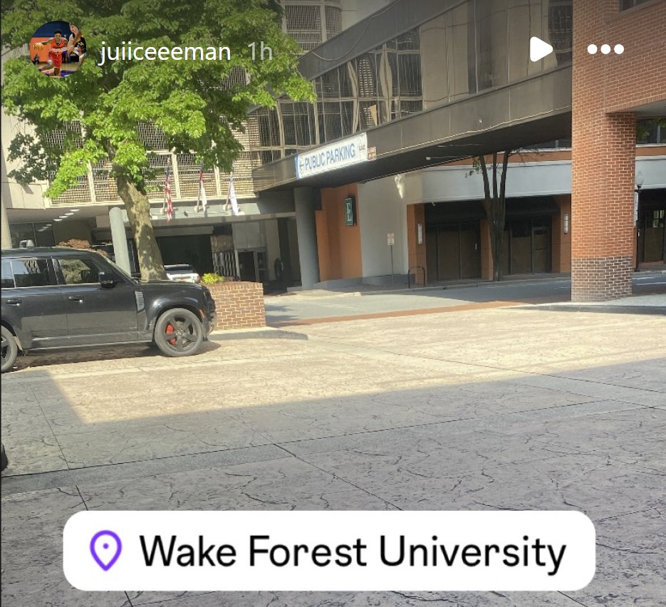 Appreciate Jordan Ivy-Curry taking a photo at the start of his visit to Wake Forest that reminds me of good times taking walkabouts with the W-S Journal crew. (cc: @AndrewDyePhoto @ByEthanJoyce @PatrickFerlise @LeeOSanderlin)