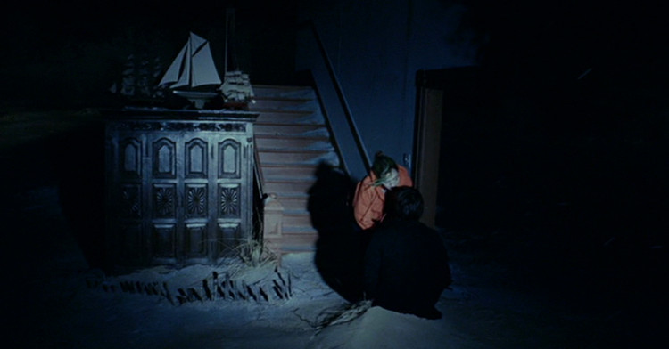 TheCinesthetic's tweet photo. eternal sunshine of the spotless mind (2004) https://t.co/uKszxTb11R