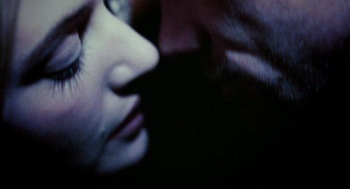 TheCinesthetic's tweet photo. eternal sunshine of the spotless mind (2004) https://t.co/uKszxTb11R