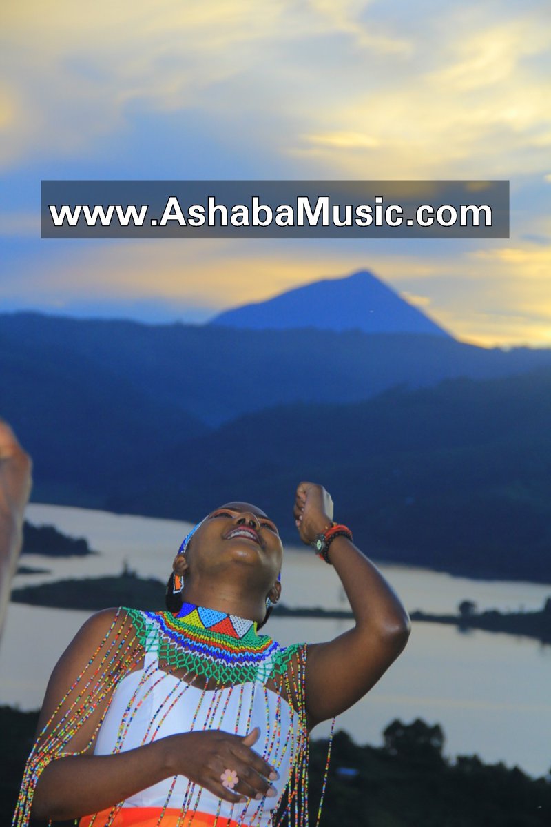 Which Ashaba Music song have you listened to today? 
Webare Yesu is so fabulous on headsets/earphones as you head home from work. 

(Video coming sooooooooon but enjoy the Visualizer on my YouTube channel)

#AshabaMusic #HappyKyazze #WebareYesu #AfroJazz #KabaleExport #MukigaGirl