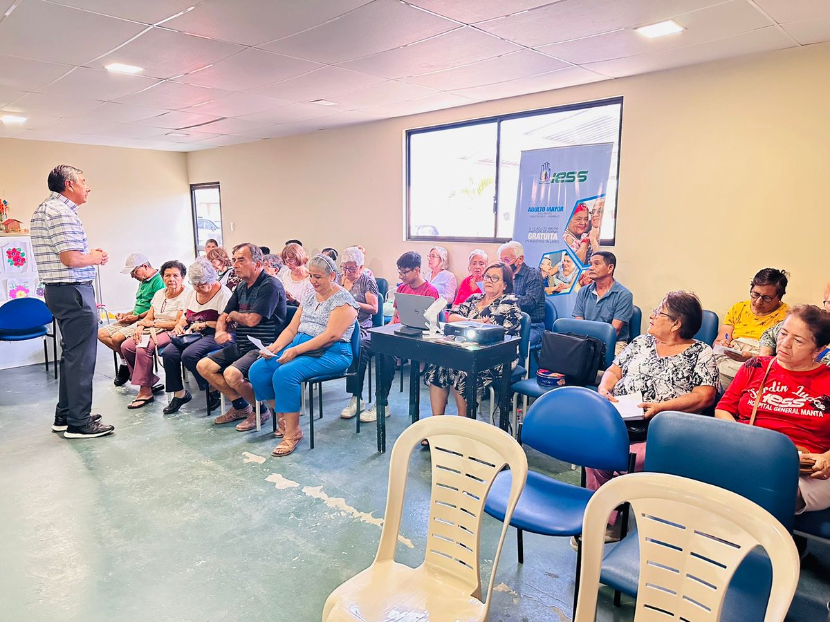 IESS_Manabi's tweet photo. #IESSteInforma | 🏥 El Centro de Salud A Los Esteros brindó una charla a los integrantes del Programa de Envejecimiento Activo sobre ansiedad y depresión. El objetivo es garantizar la salud mental 🧠 y física 💪 de los adultos mayores. https://t.co/Bli59qKQFP