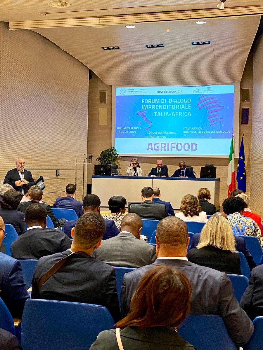 MauroBattocchi's tweet image. 47 associazioni imprenditoriali da 21 Paesi dell’ #Africa, 44 associazioni imprenditoriali italiane coordinate @ASSAFRICA, tavoli settoriali su transizione verde e digitale, mobilità sostenibile, agrindustria e meccanica: oggi #BusinessForum Italia Africa presso @ItalyMFA