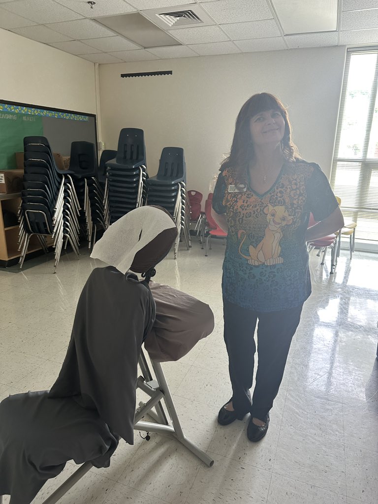 #TeacherAppreciationWeek continues to be amazing @StonewallTell ! Thank you for the wonderful massage! I feel so “ kneaded” 🥰💜 @NPorter17 @aplatimore