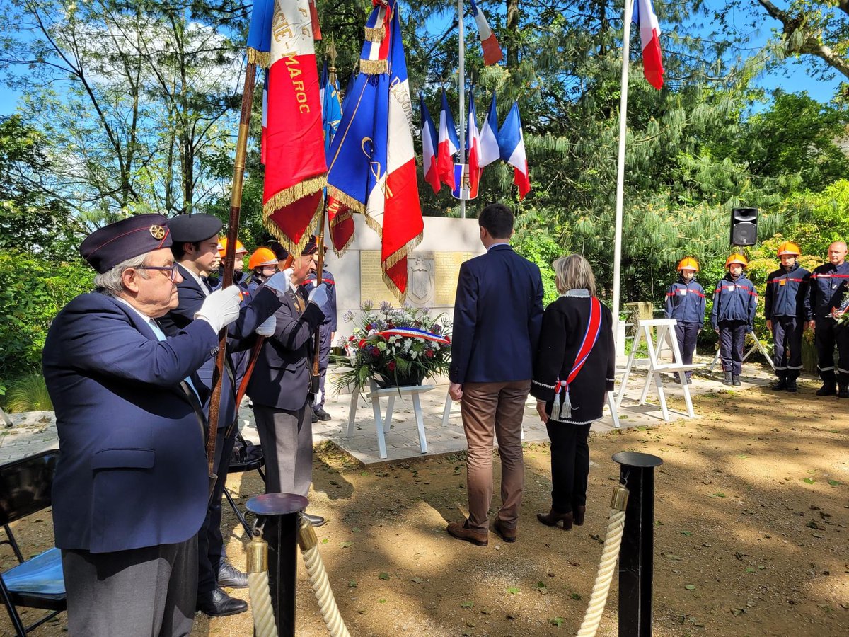 Espace du Souvenir Français à Caluire et Cuire, le 8 mai, comme chaque année, je m’incline devant la stèle des soldats morts pour la France. 🇫🇷 

Notre mémoire collective est si précieuse.