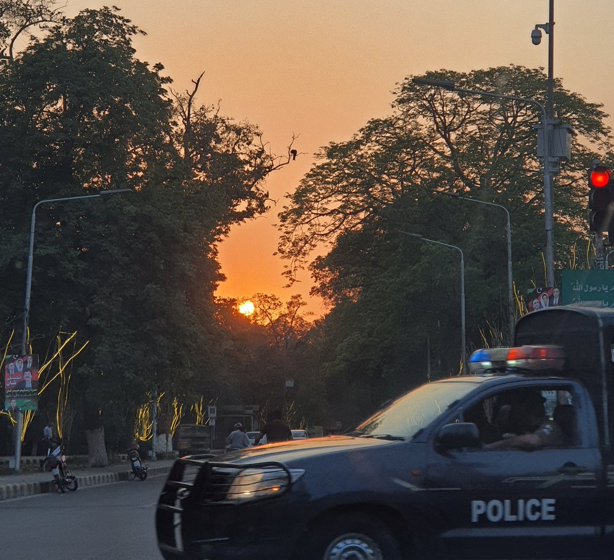 The setting sun in Lahore 😍