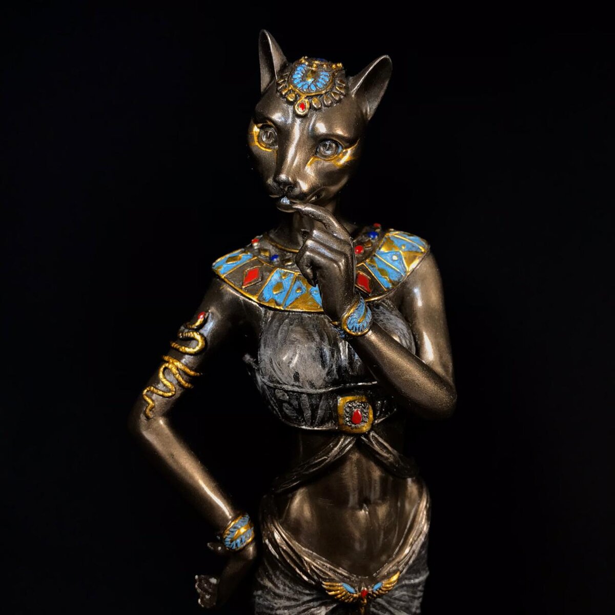 🐈‍⬛ Let's not forget about Bastet.

Her image is very important for our community as it represents confidence in the future and the need to make right decisions.

Without this approach we would not exist🚀!

#BASTET #community