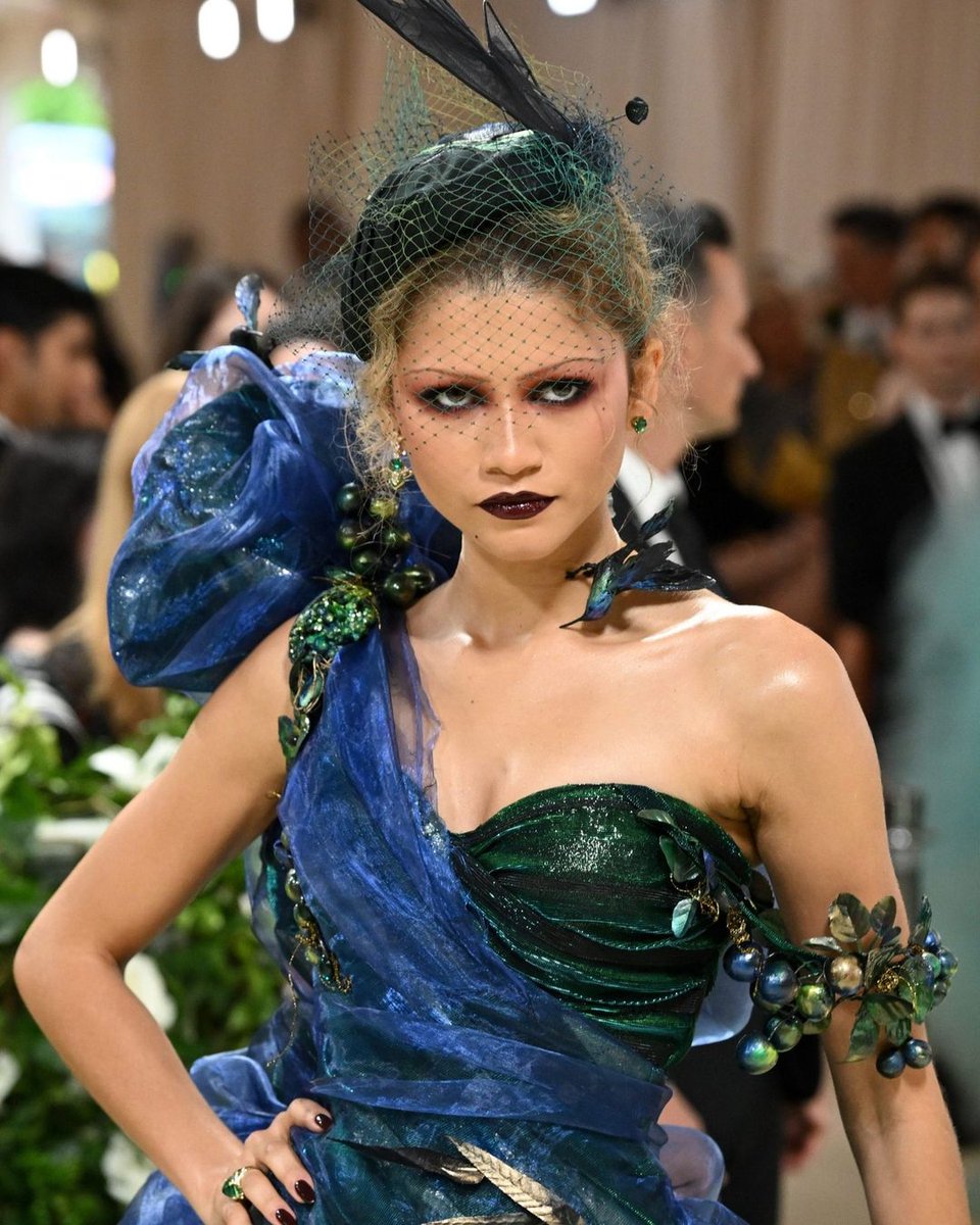 Beauty is getting in on the #MetGala action - using the event as a marketing tool. trib.al/I4BnGbq