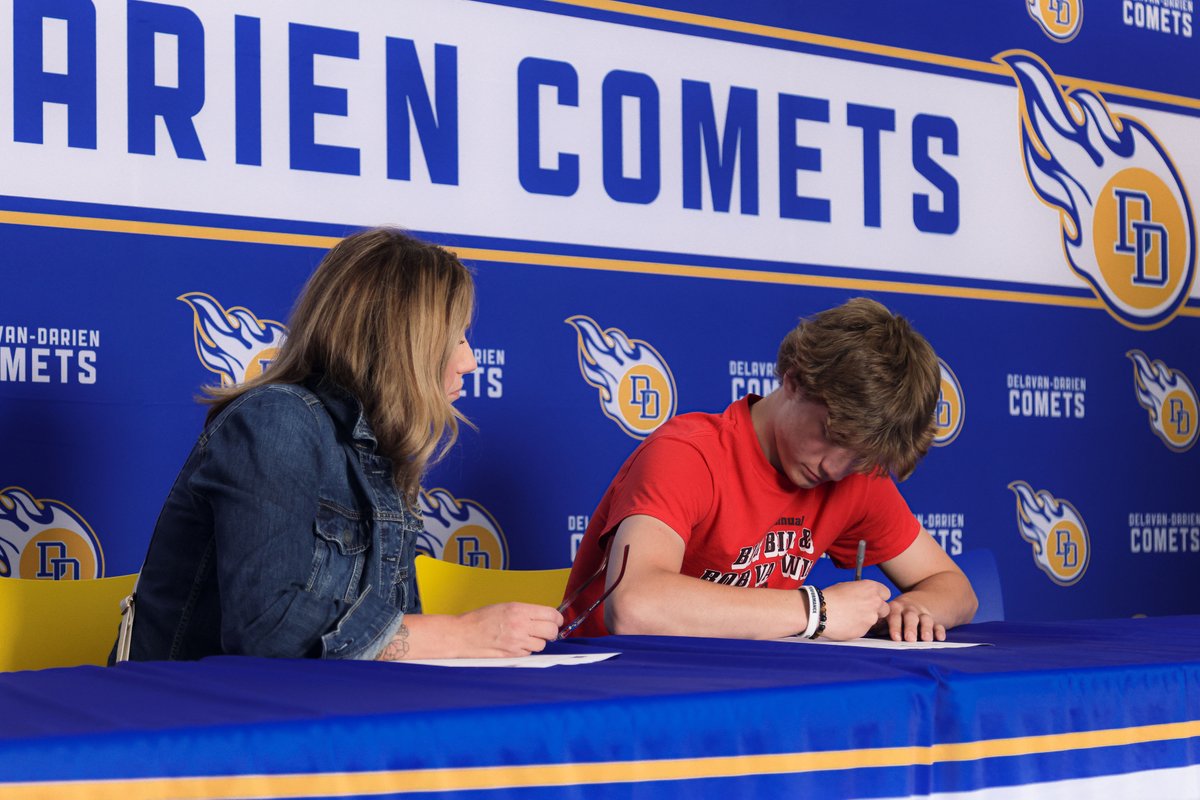 cometfootballDD's tweet photo. Freshman Commitment Day 2024

Go Comets!!! https://t.co/oThUJfmAPK