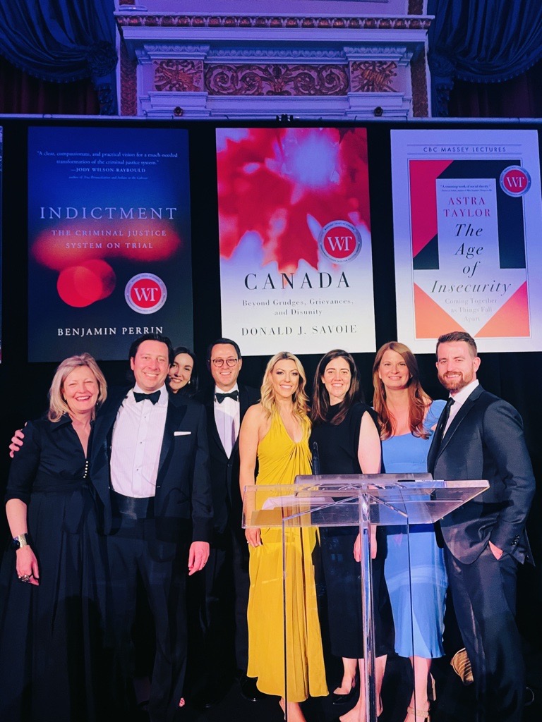 Team Earnscliffe had a great time last night at the @writerstrust 2024 #Polipen gala in celebration of Canadian political writers and stories. #cdnpoli #canlit