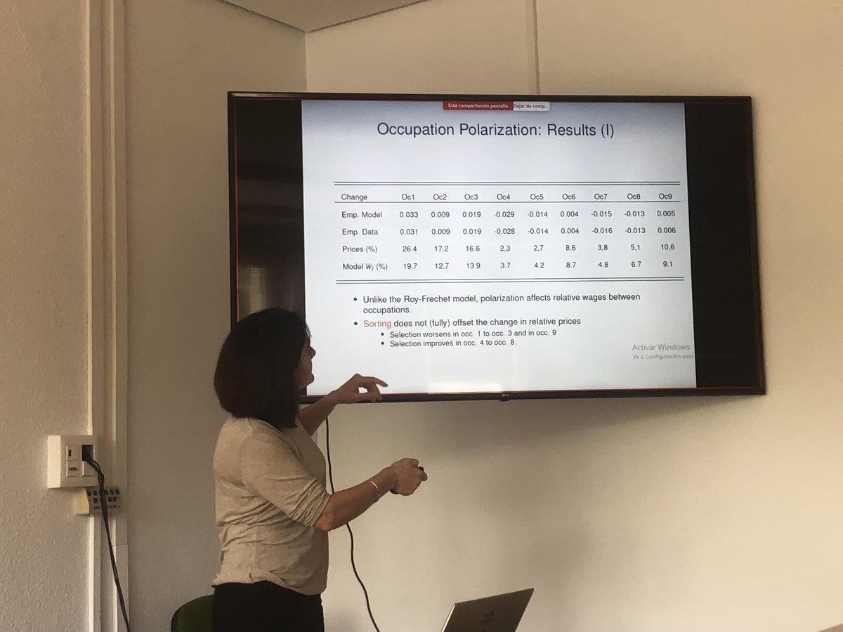 We were delighted to host @Luisa_Fuster today as part of our seminars @UamTeh @UAM_Economicas, where she presented her paper 'Occupation Polarization and Inequality' #UAMResearchSeminars #Madrid