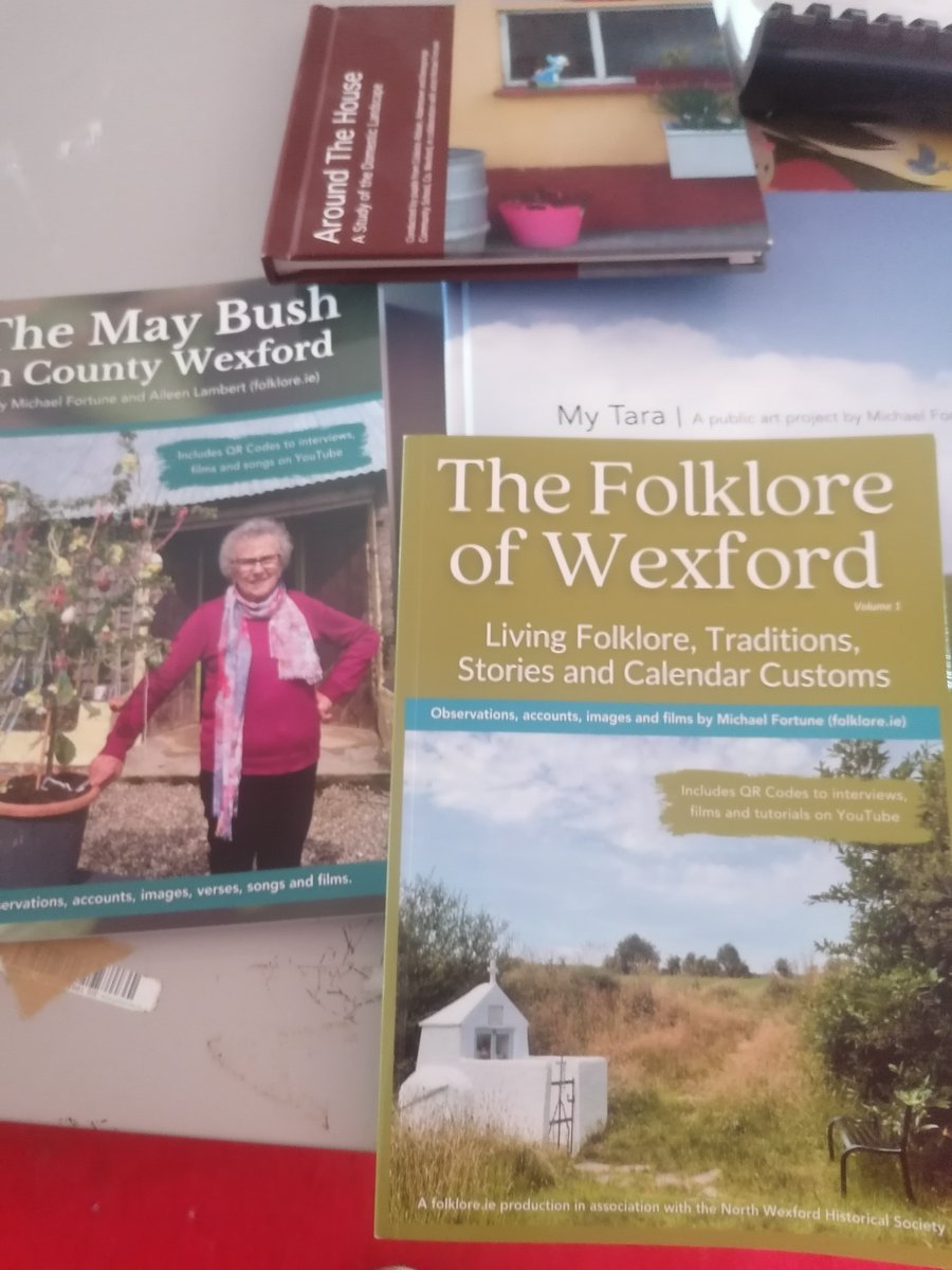 Yesterday we visited the studio of #Wexford artist & folklorist Michael Fortune, winner of DRI's Community Archive Scheme. We look forward to working with him to preserve his collection A Bird in the House God Bless Her, in the Repository. #IrishFolklore #CommunityArchives