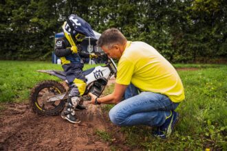 #2025 Husqvarna EE2 Review: Review – Key Features – Features & Benefits – Specifications #2025 Husqvarna EE2: REDEFINING MOTOCROSS. Introducing the #2025Husqvarna EE2… The EE 2 introduces youngsters to the exciting world of #motorcycle riding. Battery… dlvr.it/T6bkDt
