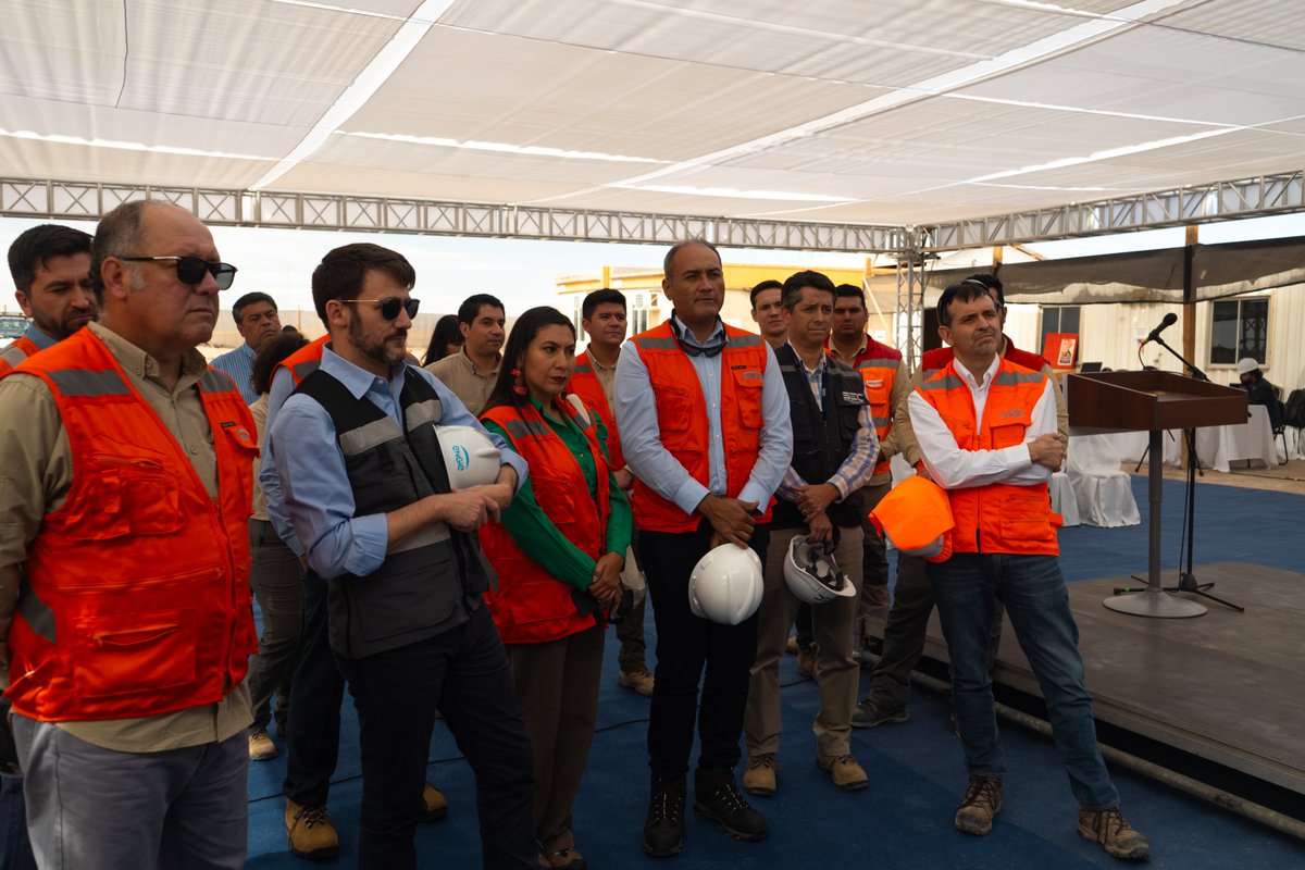 Diego Pardow, Ministro de energía, visita avances de la Subestación Roncacho en Arica. El proyecto permitirá el acceso de nuevas centrales de energías renovables al Sistema Eléctrico Nacional, para estabilizar y reforzar la red. Comunicado completo: bit.ly/44zHkwN