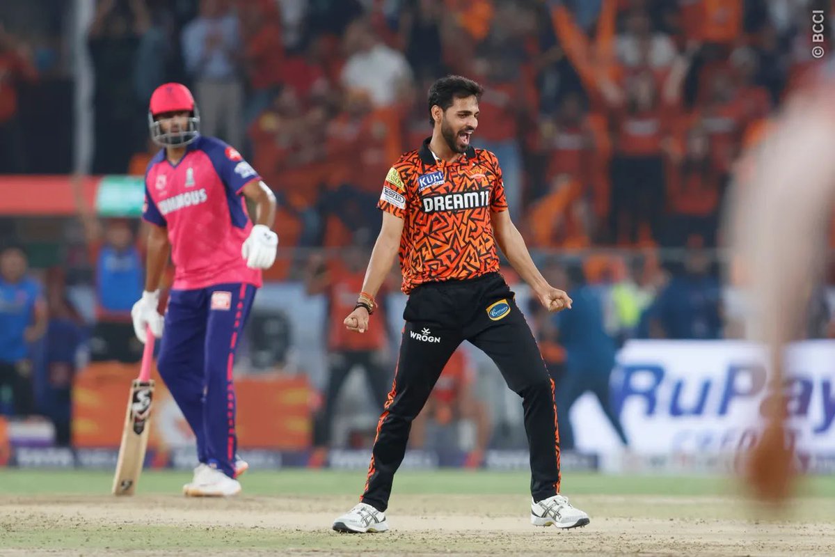 4-12-2 4-22-1 4-41-3 Comeback in style @BhuviOfficial 🧡🔥