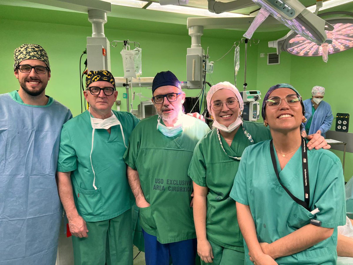 Cirugía Pontevedra (@cgd_pontevedra) on Twitter photo 📍Compartiendo quirófano con el Dr. Juan Ramón Sanz en <a href="/CGD_Pontevedra/">Cirugía Pontevedra</a>. Gran cirugía reconstructiva con colgajo SGAP e injertos cutáneos tras resección radical por hidrosadenitis glútea.
Un placer contar con él! <a href="/AlbertoParajo/">Alberto Parajó</a> <a href="/PerezCorbal_L/">Lara Pérez Corbal</a> 📍Compartiendo quirófano con el Dr. Juan Ramón Sanz en <a href="/CGD_Pontevedra/">Cirugía Pontevedra</a>. Gran cirugía reconstructiva con colgajo SGAP e injertos cutáneos tras resección radical por hidrosadenitis glútea.
Un placer contar con él! <a href="/AlbertoParajo/">Alberto Parajó</a> <a href="/PerezCorbal_L/">Lara Pérez Corbal</a>
