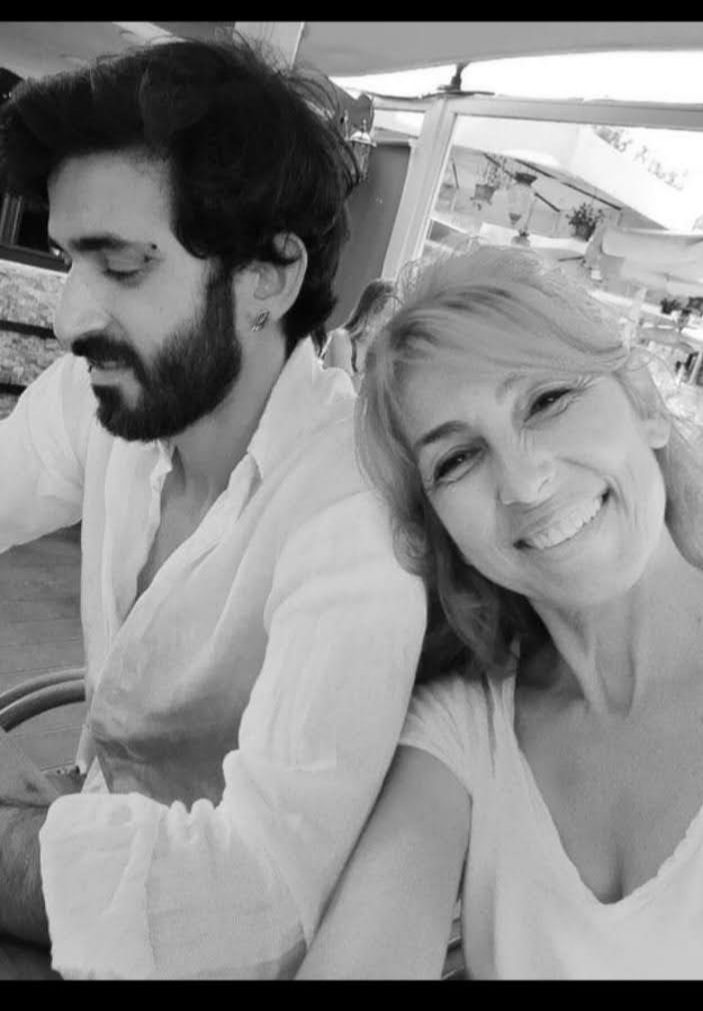 Heran hergun inim inim inlermi insan durmaksızn düşünüyor beynim ahoglum sensiznasıl huzurluolayım seni görememk nedemek inanmıyorum çok özlüyorum sarılmayı o güzel kokunu sesini duymak şakalarını yap bana takıl güzel gülüşlüm acimdinmez sen gel gittiğin gibi beni sensiz bırakma