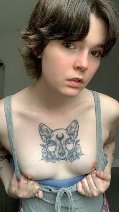 Oh hi! Been a while! Here are my boobies c: https://t.co/HLhe8lD6hL