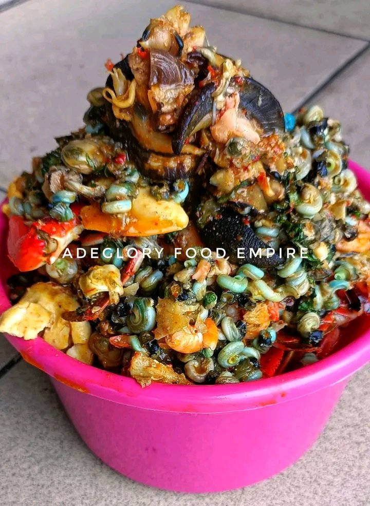 FISHERMAN SOU🍜🥗 Contents 👇 - Redsnapper - Watersnail - Snail - Crab - Periwinkle - Ngbe - Ngolo Imagine eating this soup with Pounded Yam