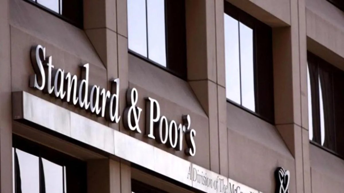 S&P, Türkiye'ye yeni not artışı için şartını açıkladı!
S&P Global Kıdemli Direktörü Frank Gill, Türkiye’nin kredi notu hakkında yaptığı değerlendirmede, bir not artışı daha olması için Türkiye’nin net rezervlerine bakacaklarını ve Türkiye ekonomisinde sert iniş senaryosunu “göz…