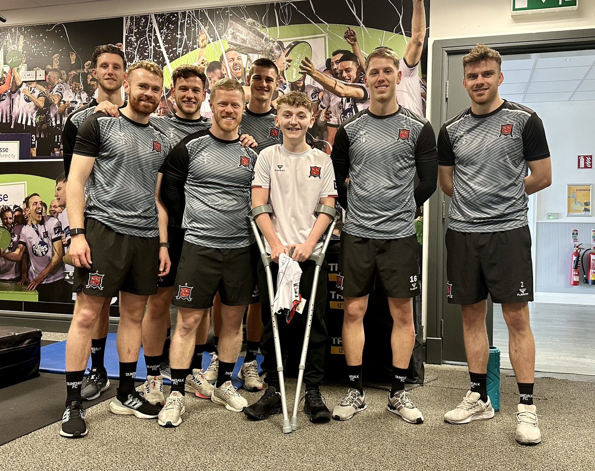 🖤 It was a pleasure to welcome young Zach Humston to Oriel Park on Wednesday. Zach is on the road to recovery after a recent operation and he inspired us all with his positive attitude, which is exactly what everyone needed! Best of luck Zach and we’ll see you back at Oriel…