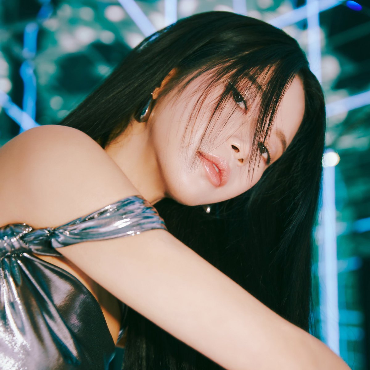 Genius_kor's tweet photo. #GeniusCharts | #SOLAR of MAMAMOO (@RBW_MAMAMOO) enters the Top 5 of the daily K-Pop chart in Genius Korea for the first time! 

Her all-English B-Side track “Colors” rises to #5 on the chart today! Previously her song “꿀 (HONEY)” peaked at #8 in 2022! https://t.co/IvI75HsrUj
