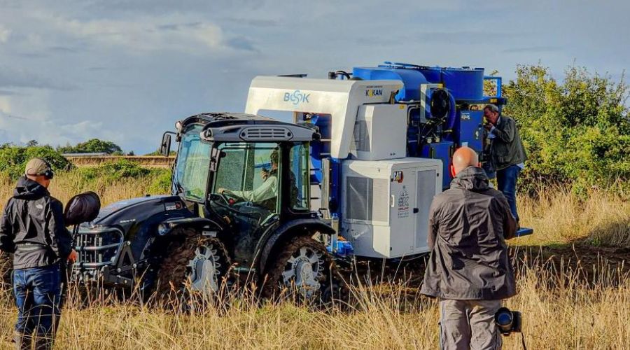 The Kent-based berry harvester and machinery supplier, @Kirkland_mach, has been featured in season three of Clarkson’s Farm 🙌 

fruitandvine.co.uk/jeremy-clarkso…

#ClarksonsFarm #JeremyClarkson #DiddlySquat