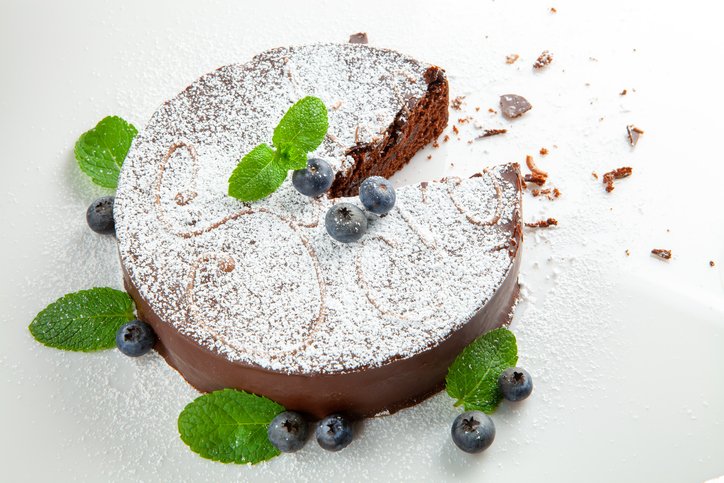 8. Try out this Chocolate and Blueberry Torta Caprese for your hosted afternoon tea this weekend. Made with almond flour, it is nutrient-dense and suitable for those on a gluten-free diet. Recipe available at bit.ly/4bbAZKO @Nutrition_SENSE @NutritionSoc @BDA_Dietitians