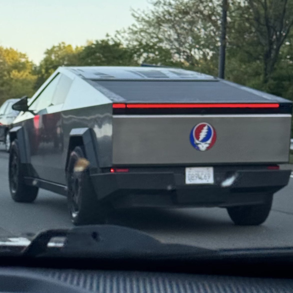 🎶🎶🎶🎶🎶 out on the road today i saw a deadhead sticker on a cyber truck 🎶🎶🎶🎶🎶 (field report c/o t.volk)