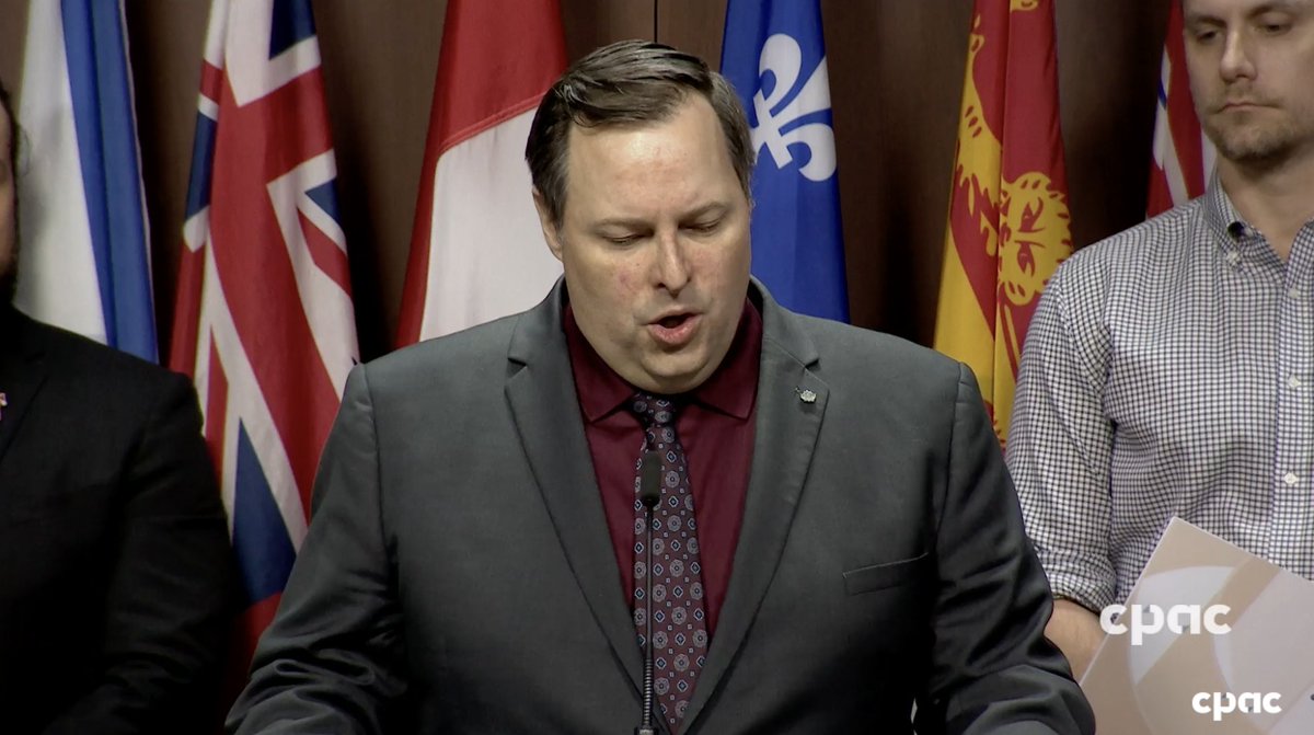 Happening now: PIPSC Vice President Sean O’Reilly on the Hill speaking to reporters in a joint conference to show #Solidarity against #RTO. ow.ly/2Tzl50RzzNr