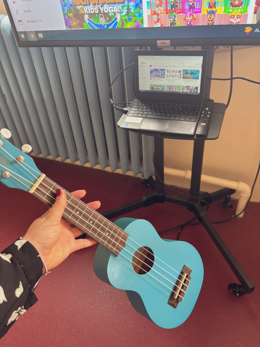 In my element teaching music to reception today ! 🎶🎶🎶🎶

Working on motor skills, music skills &amp; collaboration all in one session! 🫶