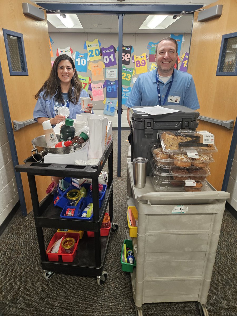 arllette16's tweet photo. Thank you, Mr. Ganan &amp; Mrs. Carzoli for the special "room service." 💙🐧🤍 @D59Byrd https://t.co/lTjFHJnfv6