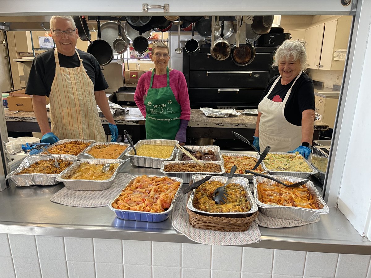 Crossroads Mission Avenue is very grateful to those individuals & groups who help prepare & serve a meal for our guests! Over 200 guests receive nutritious meals at Crossroads each day! crossroadsmission.com/volunteer/ #CrossroadsMissionAvenue #ServingOthers #HelpingOthers #Providingmeals