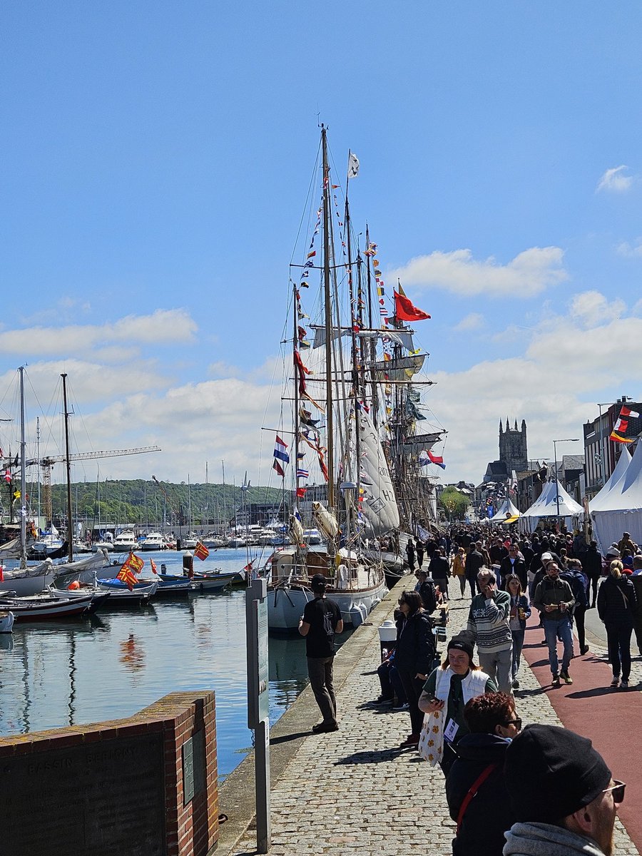 🌊Fécamp Grand'Escale, c'est parti !
Venez profiter de cette belle ambiance sur les quais de Fécamp jusqu'à dimanche !⛵️☀️
#agglofecampcauxlittoral #fecampgrandescale