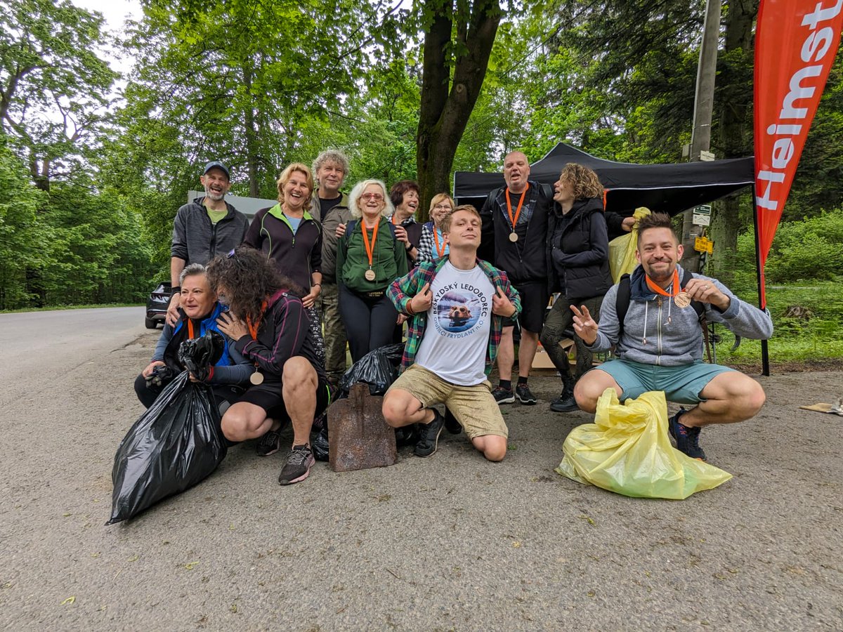 heimstaden_cz's tweet photo. Děkujeme všem, kteří se s námi pustili do úklidu Beskyd🙏Velké díky patří i klientům a zaměstnancům naší společnosti, kteří z 2 000 účastníků tvořili významnou část🧡. Spolu jsme Beskydy zbavili tuny odpadu, který tam rozhodně nepatří🌲.
#heimstadenczech #makeroom #friendlyhomes https://t.co/0FQhRiKqkj