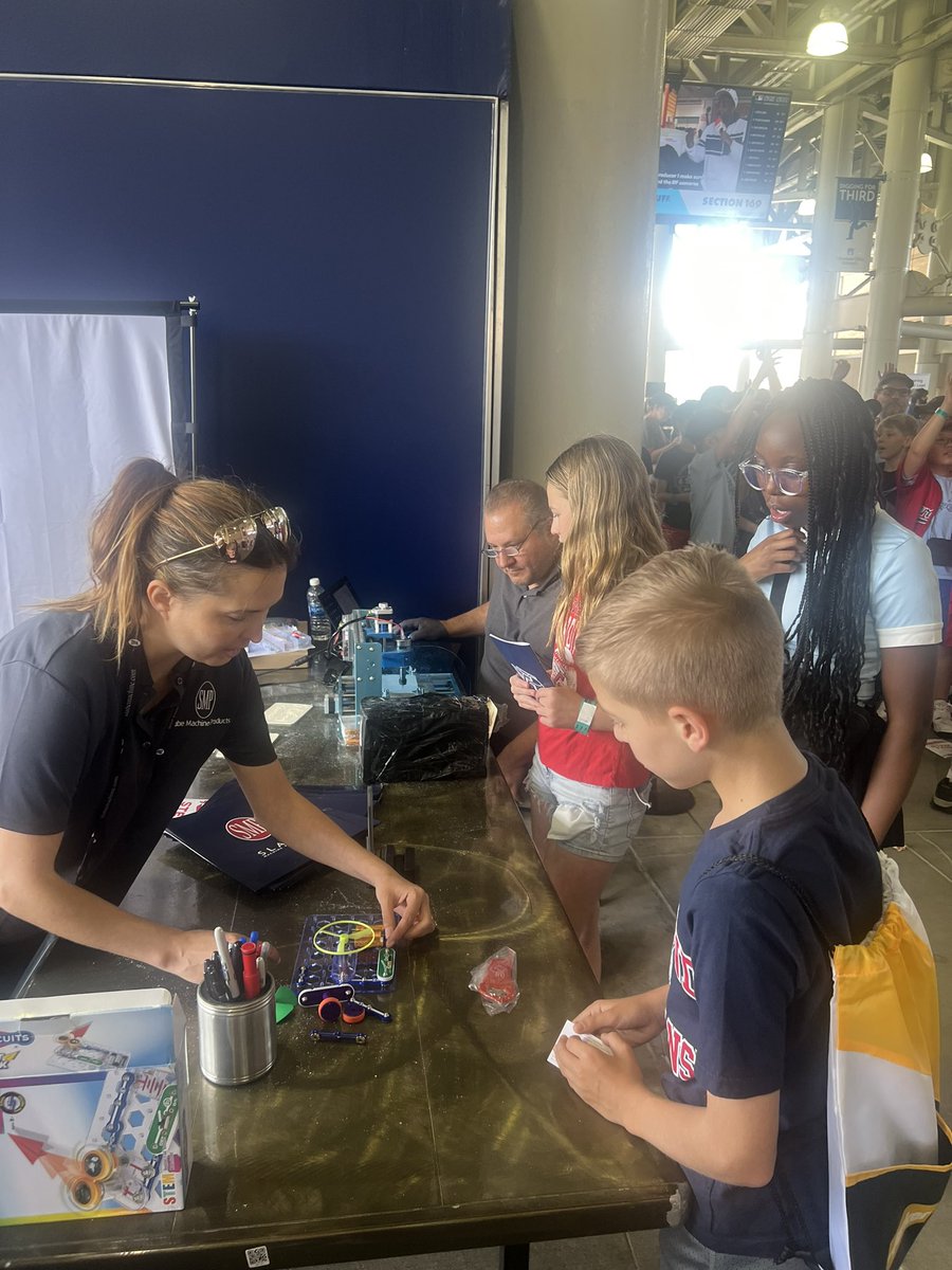 HMSGilanyiMath6's tweet photo. 6th Grade HMS at STEM Guardians Day! Great activities and learning! https://t.co/PAqP0DmEnI