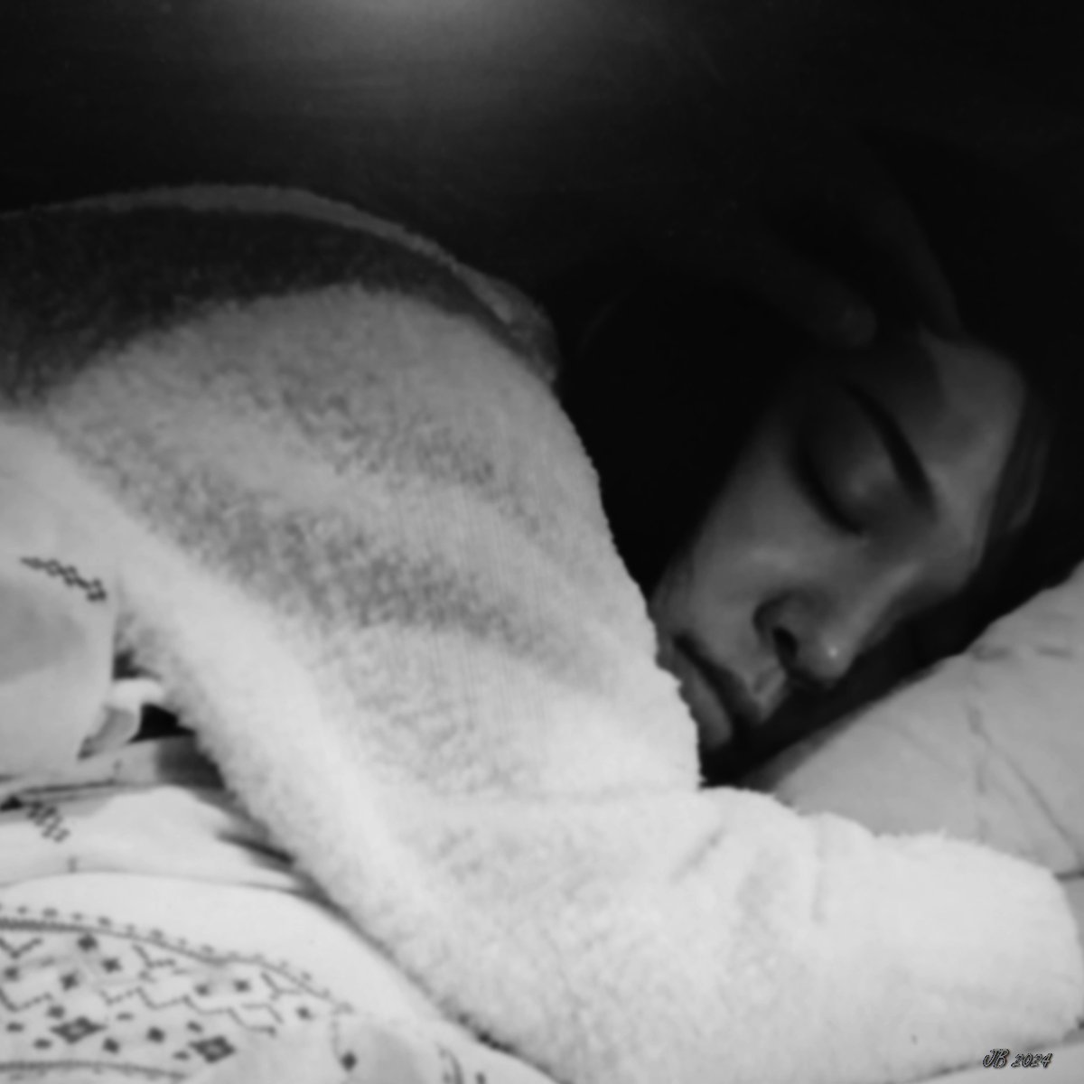 johbeil's tweet photo. @janisphotos Sleeping beauty📲. Taken with Vignette for Android on a Xiaomi Redmi 11 #xiaomi #Redmi #portrait #bnw #VignetteForAndroid https://t.co/2Eet4dPPTa
